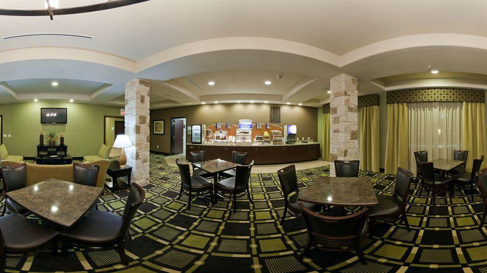 Holiday Inn Express & Suites Brady By Ihg Exterior photo