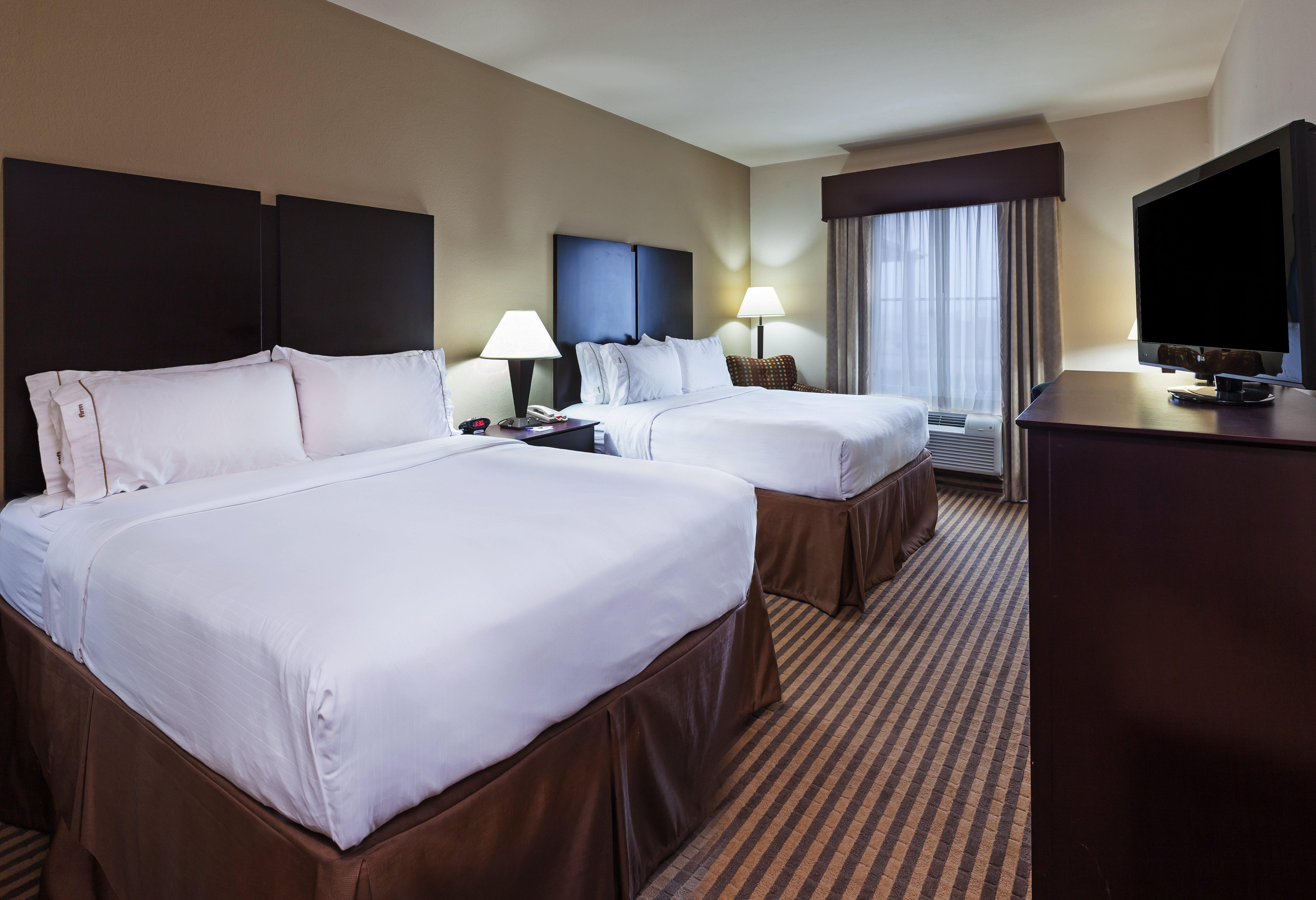 Holiday Inn Express & Suites Brady By Ihg Exterior photo