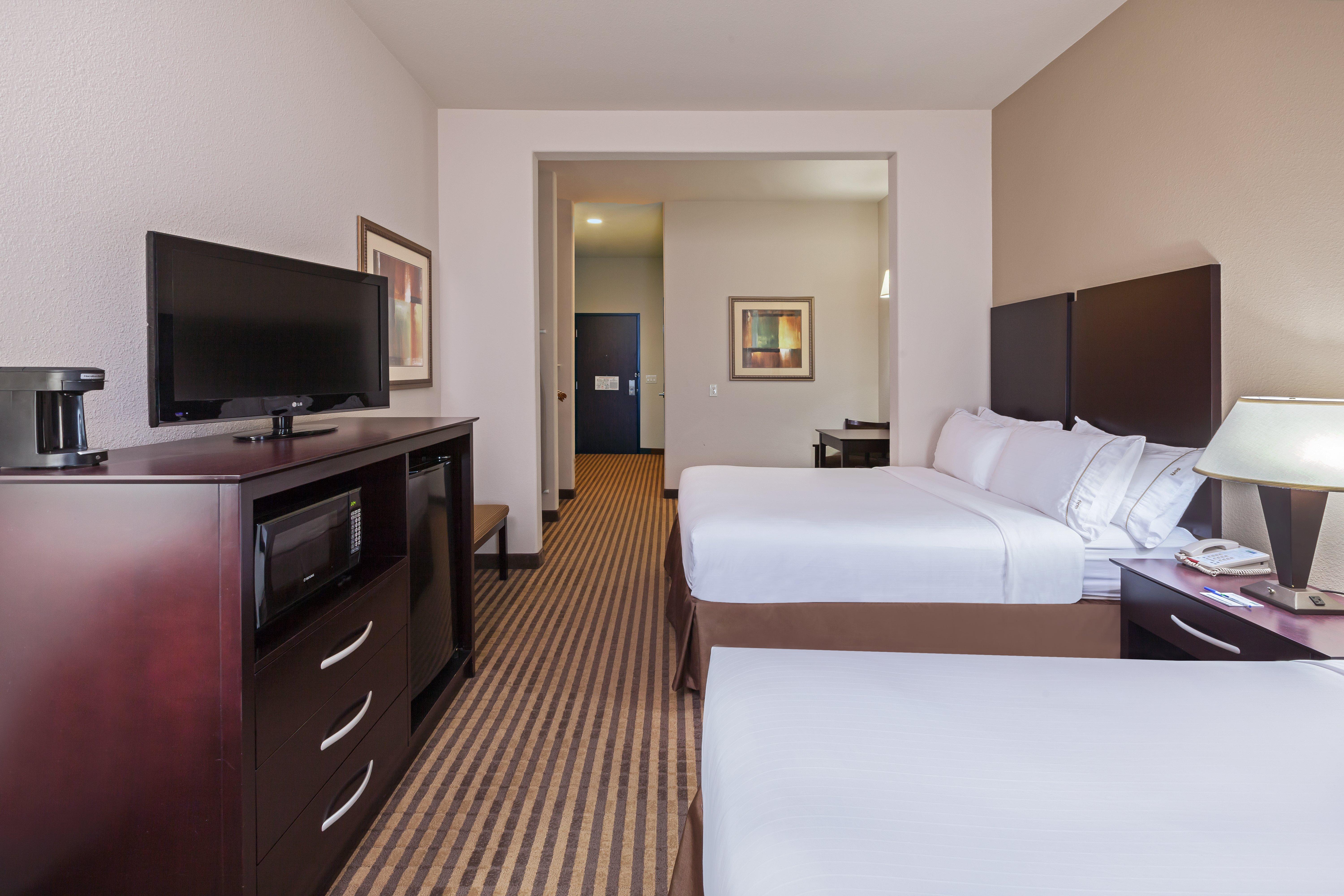 Holiday Inn Express & Suites Brady By Ihg Exterior photo