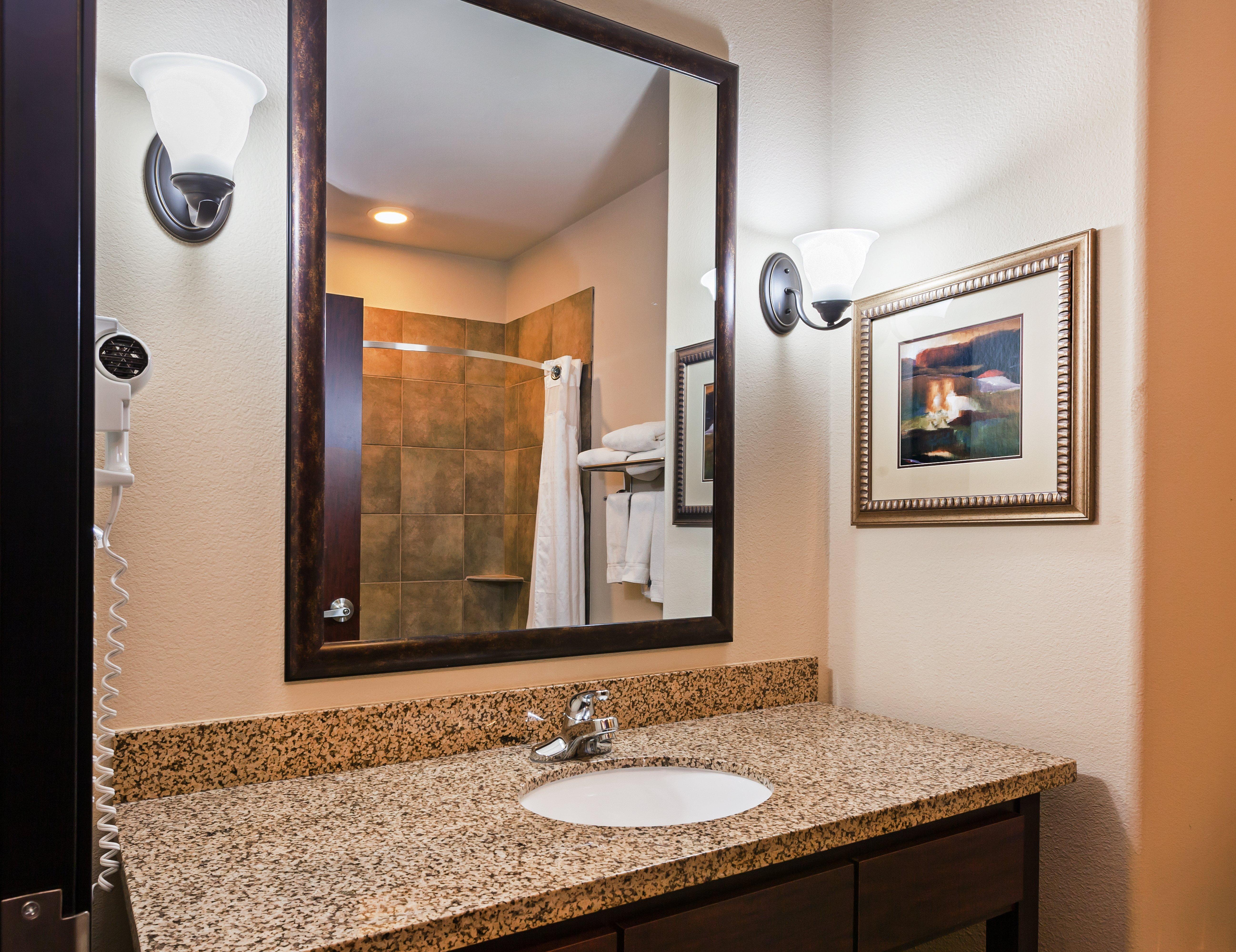 Holiday Inn Express & Suites Brady By Ihg Exterior photo