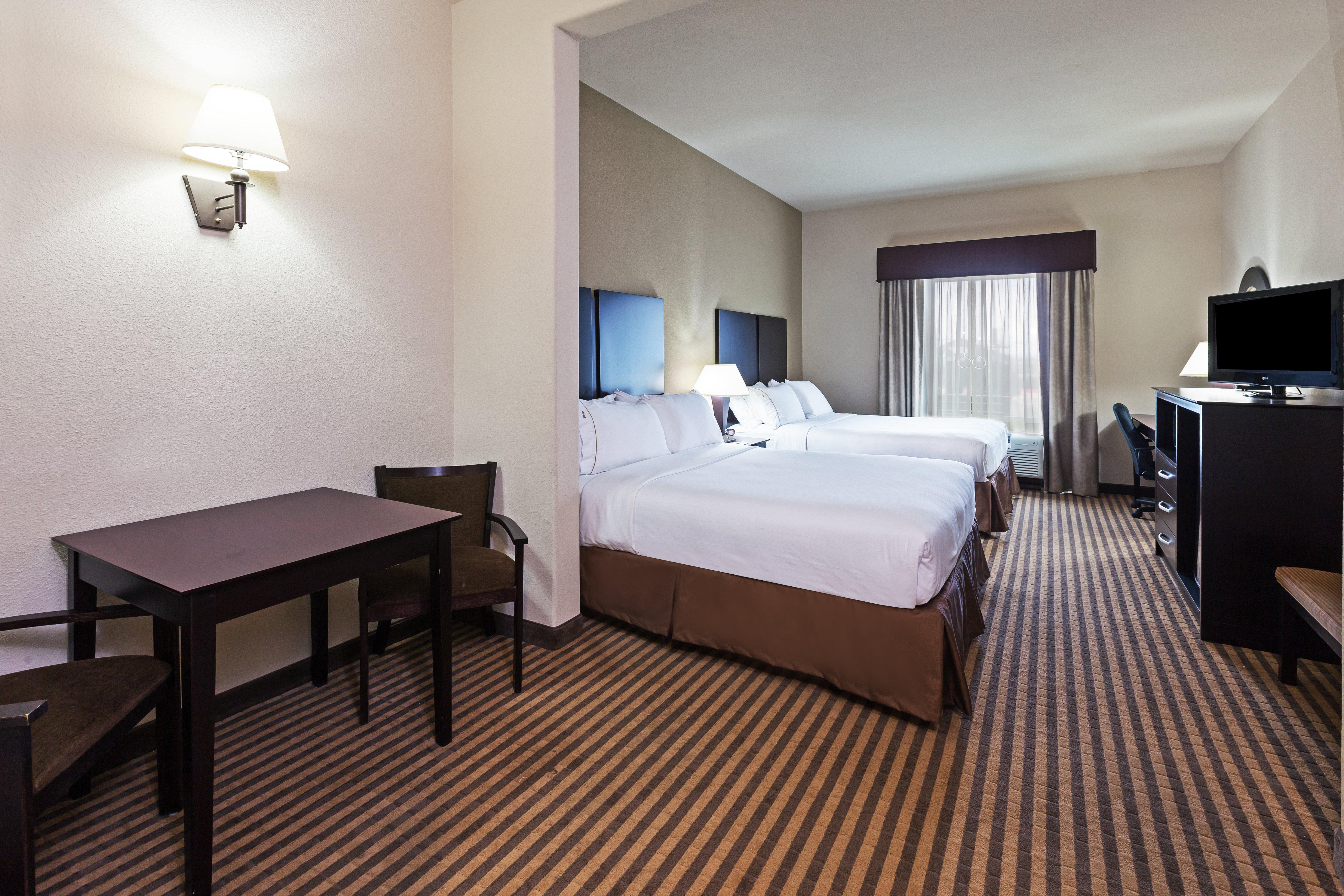 Holiday Inn Express & Suites Brady By Ihg Exterior photo