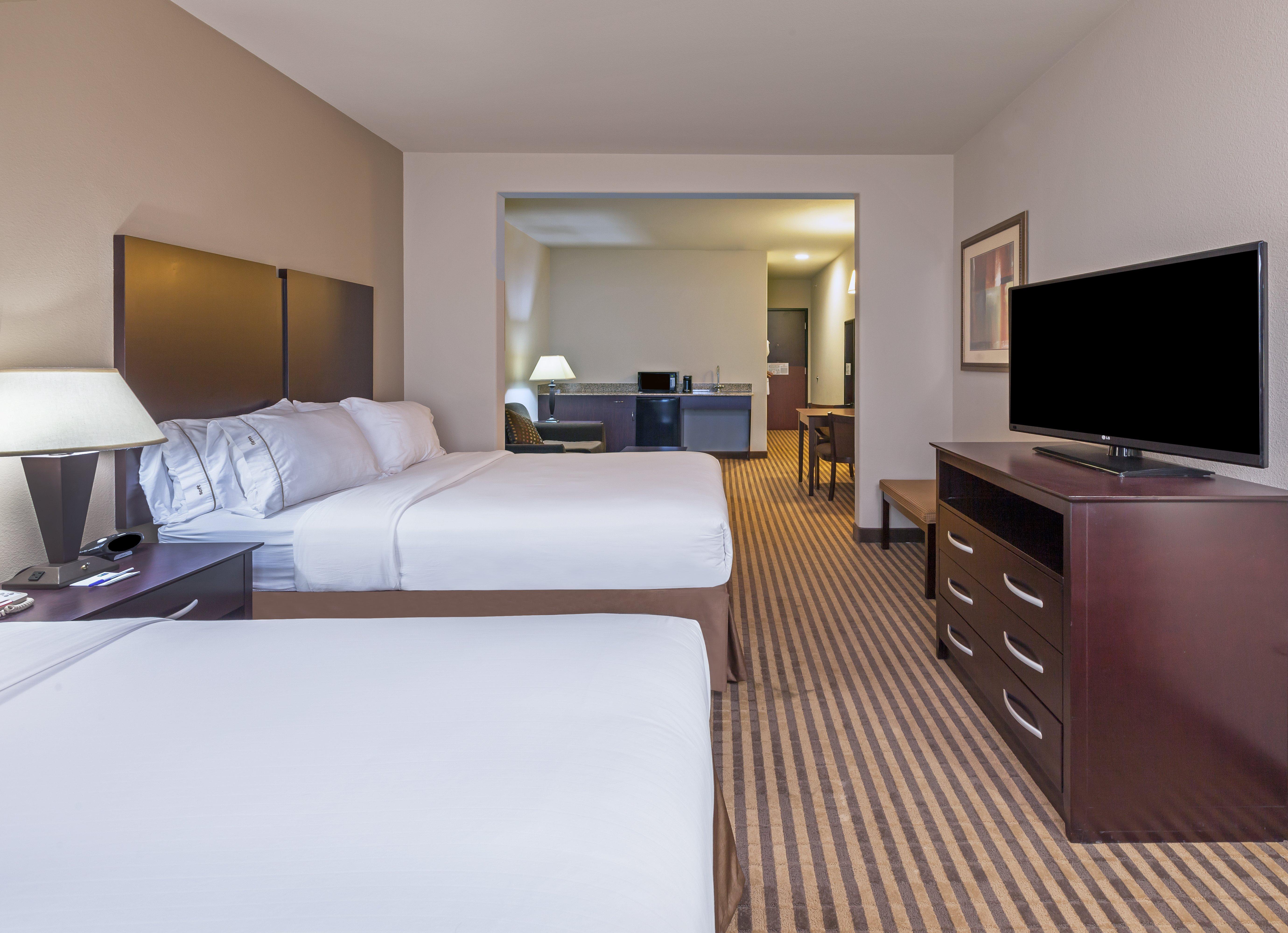 Holiday Inn Express & Suites Brady By Ihg Exterior photo