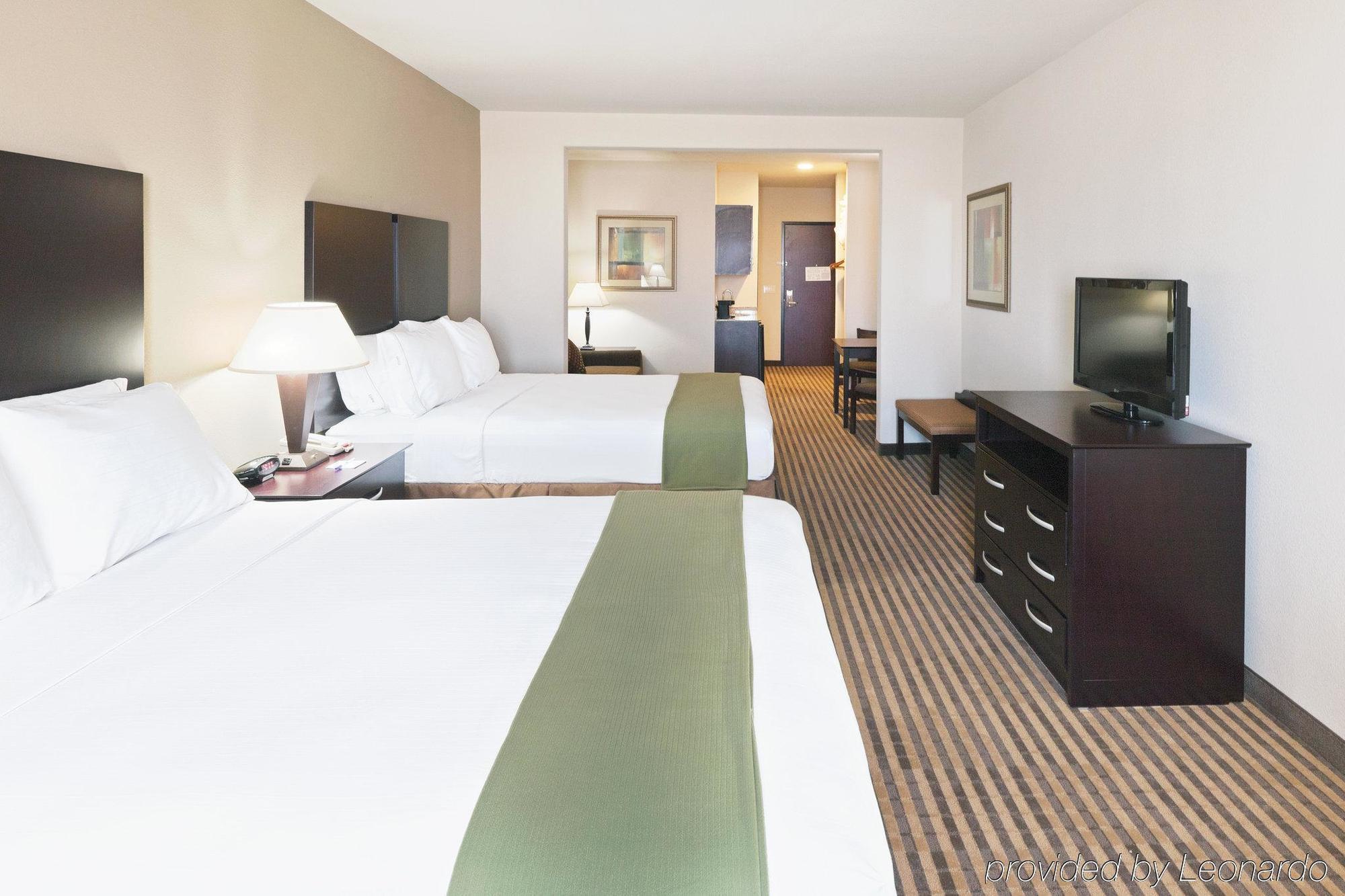 Holiday Inn Express & Suites Brady By Ihg Room photo