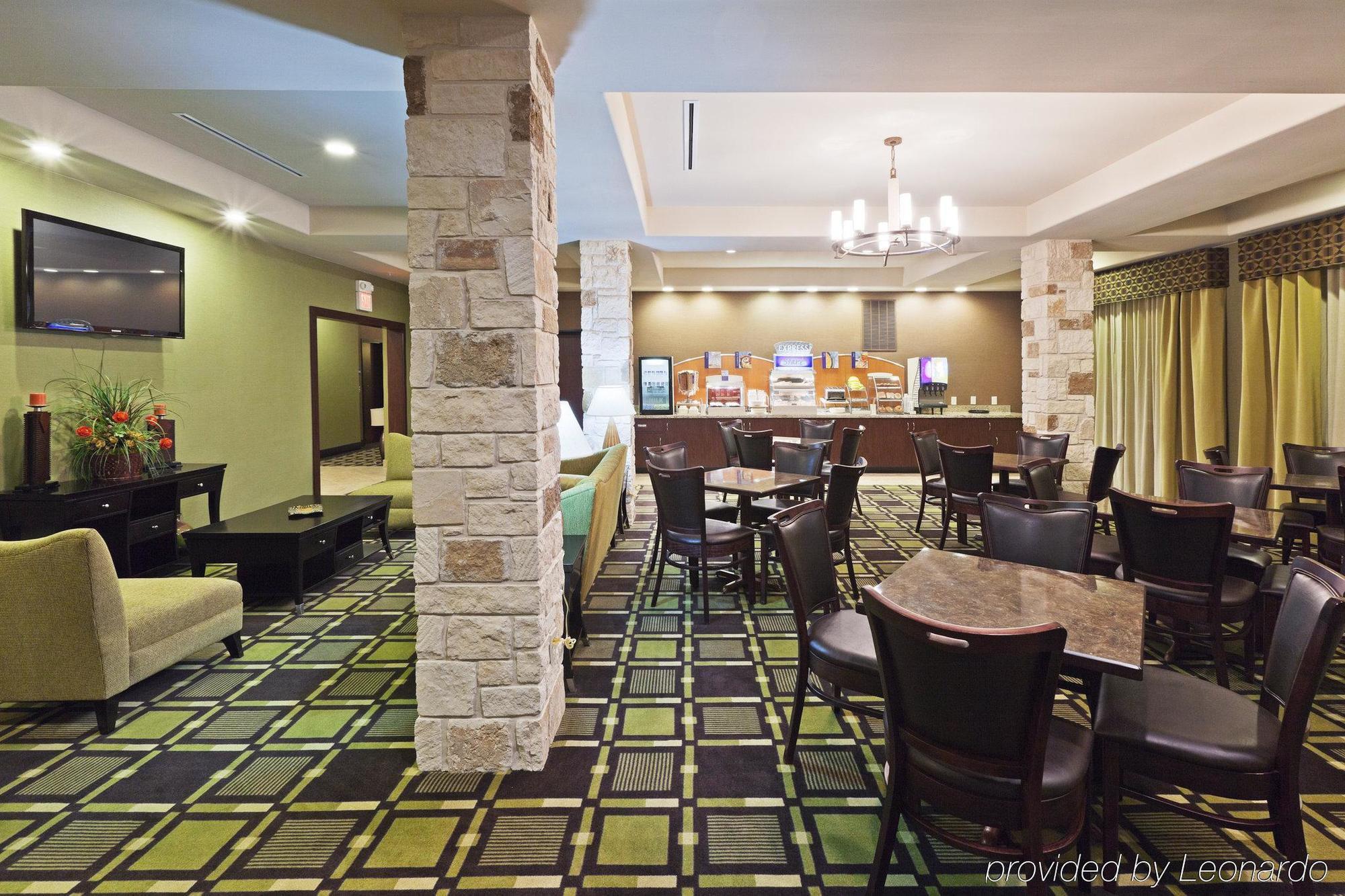 Holiday Inn Express & Suites Brady By Ihg Restaurant photo