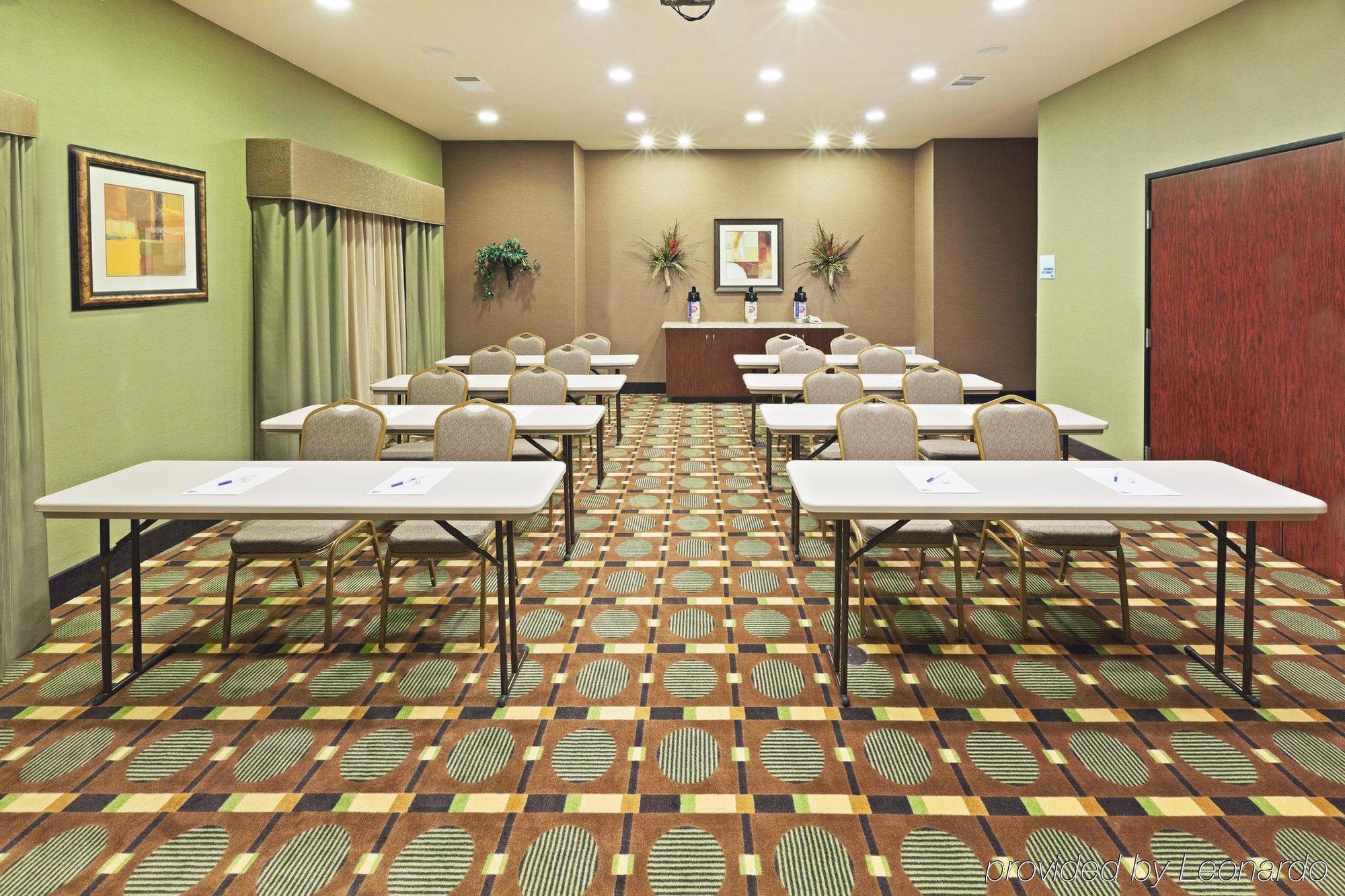 Holiday Inn Express & Suites Brady By Ihg Facilities photo