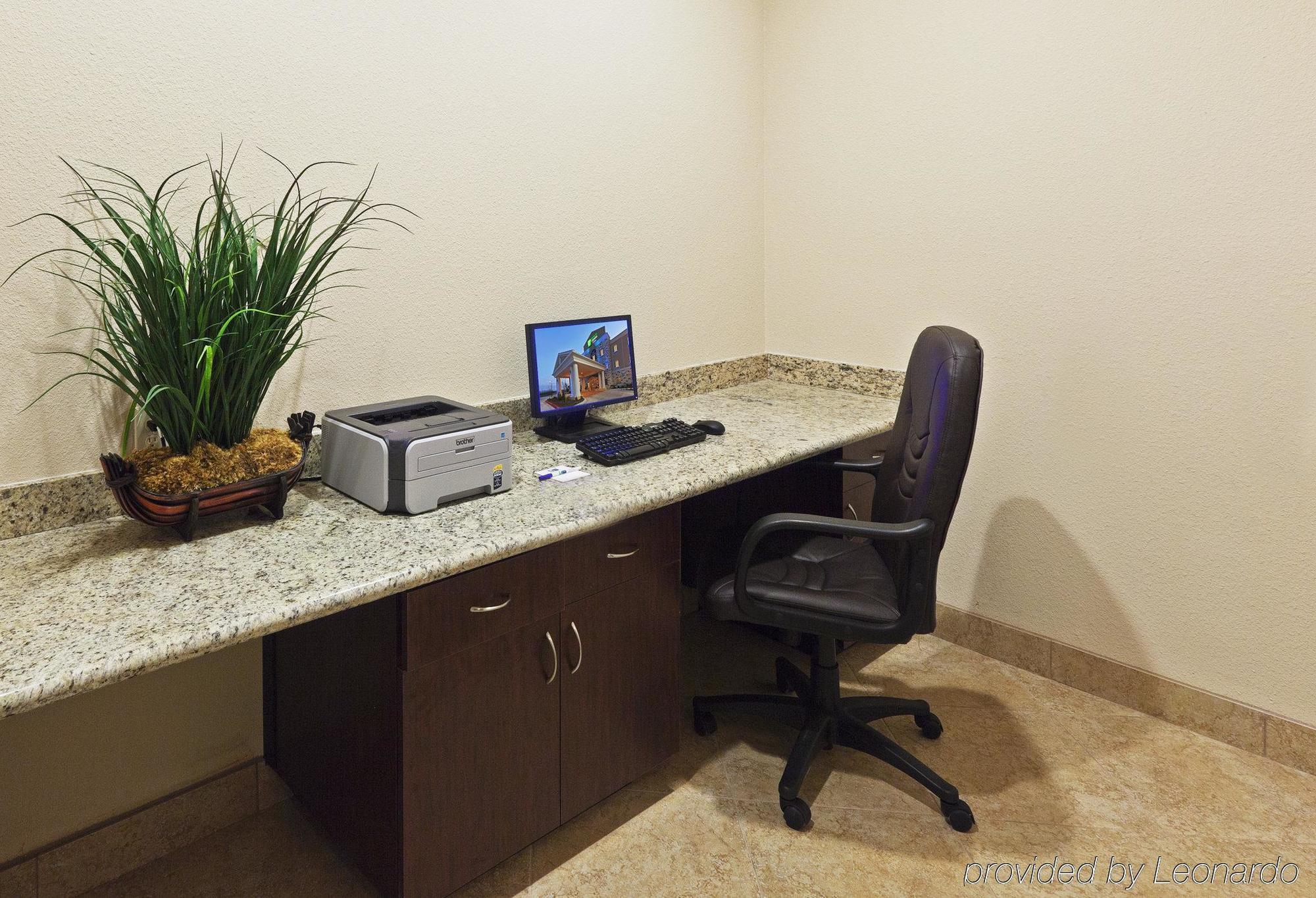 Holiday Inn Express & Suites Brady By Ihg Facilities photo