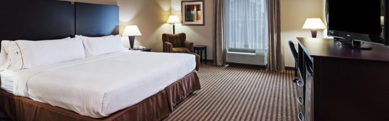 Holiday Inn Express & Suites Brady By Ihg Exterior photo