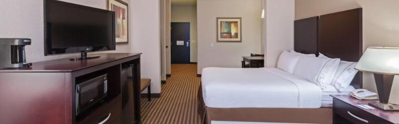 Holiday Inn Express & Suites Brady By Ihg Exterior photo