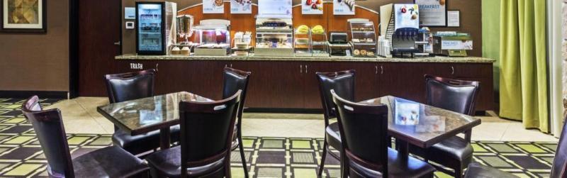 Holiday Inn Express & Suites Brady By Ihg Exterior photo